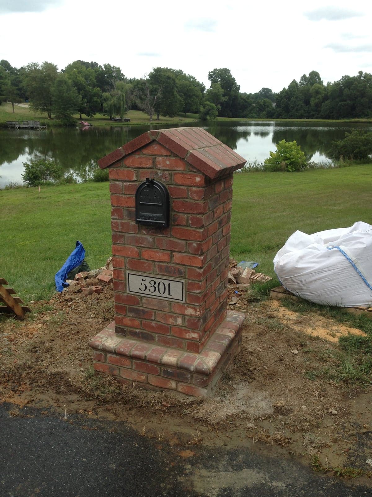 Custom red-brick mailbox